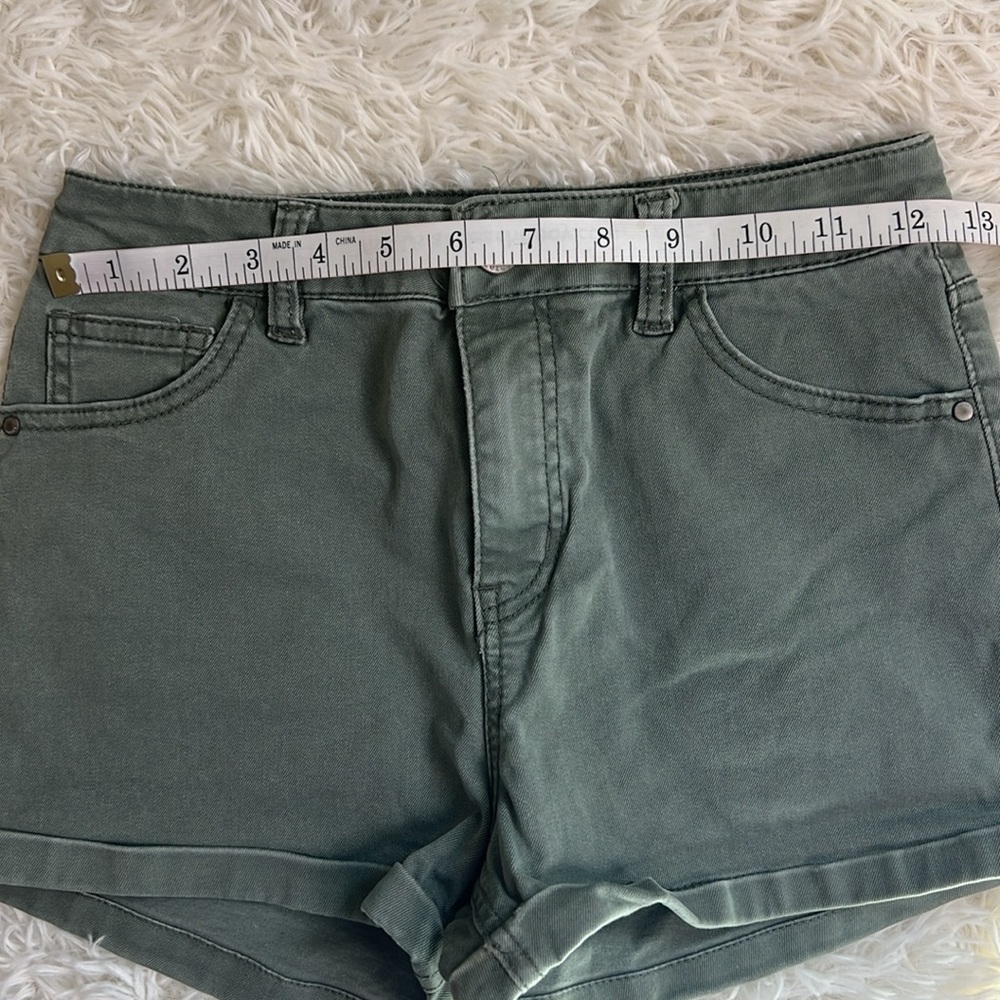 Refuge Size 0 Juniors Olive Green Color Zip-Up Short Shorts - Picture 6 of 9